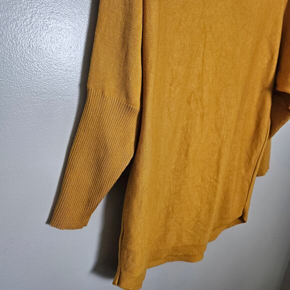 NWOT Cable & Gauge Gold Boatneck Dolman Sweater Button Detail Sz Small - Picture 10 of 11